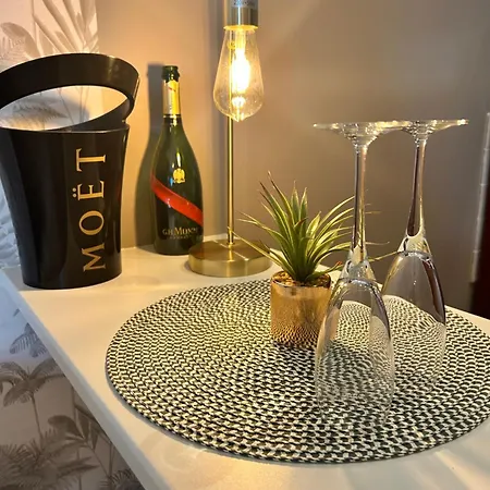 Le Flodoard Chic شقة إيبيرني